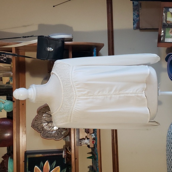 un known Tops - Sheer embroidered blouse